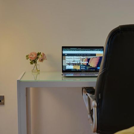 Stylish 2 Bed Apt 18 - City Centre, Free Parking, Espresso Machine & Netflix - Hosted By Stay Host Save Sheffield Zewnętrze zdjęcie