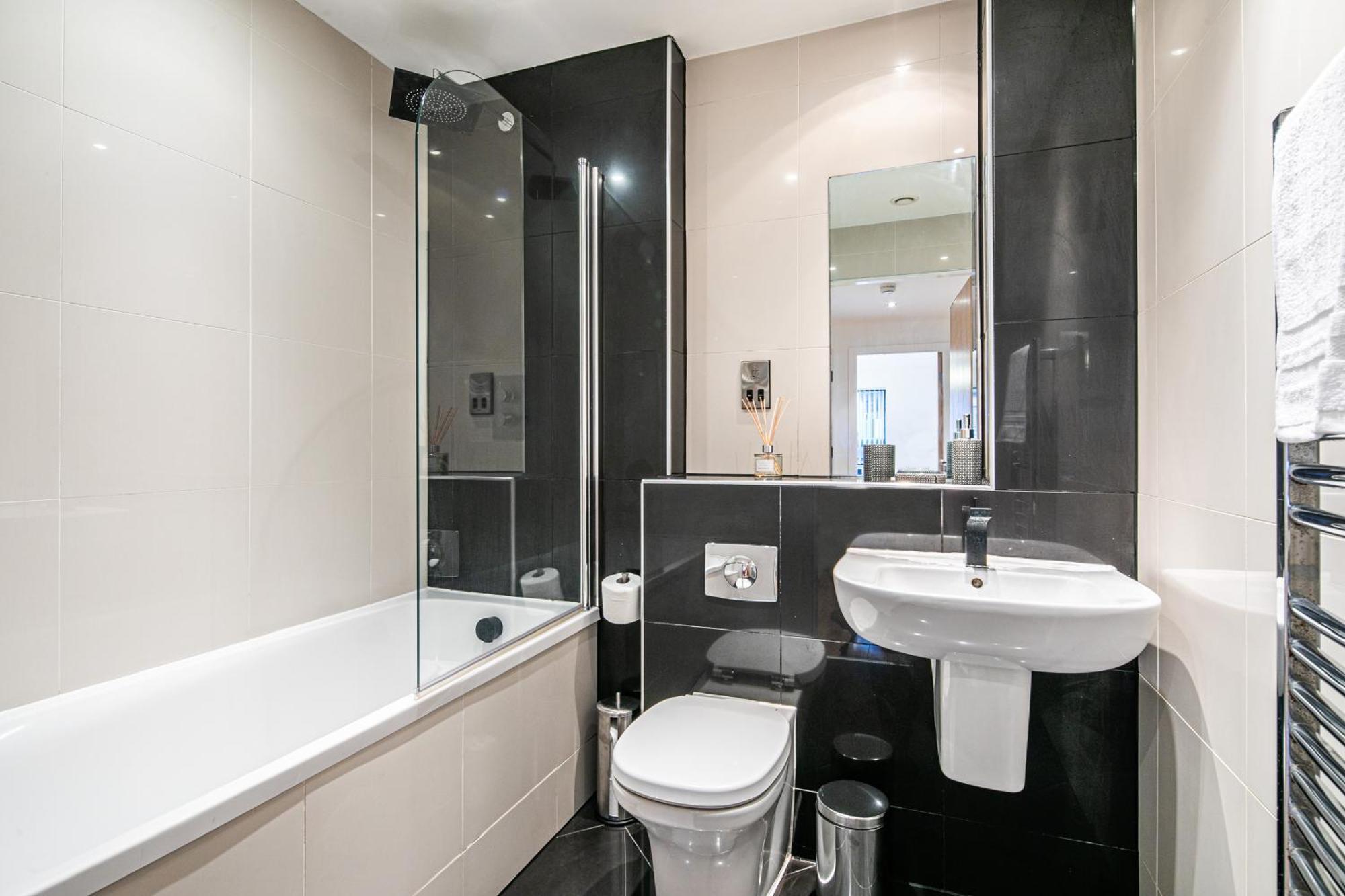 Stylish 2 Bed Apt 18 - City Centre, Free Parking, Espresso Machine & Netflix - Hosted By Stay Host Save Sheffield Zewnętrze zdjęcie